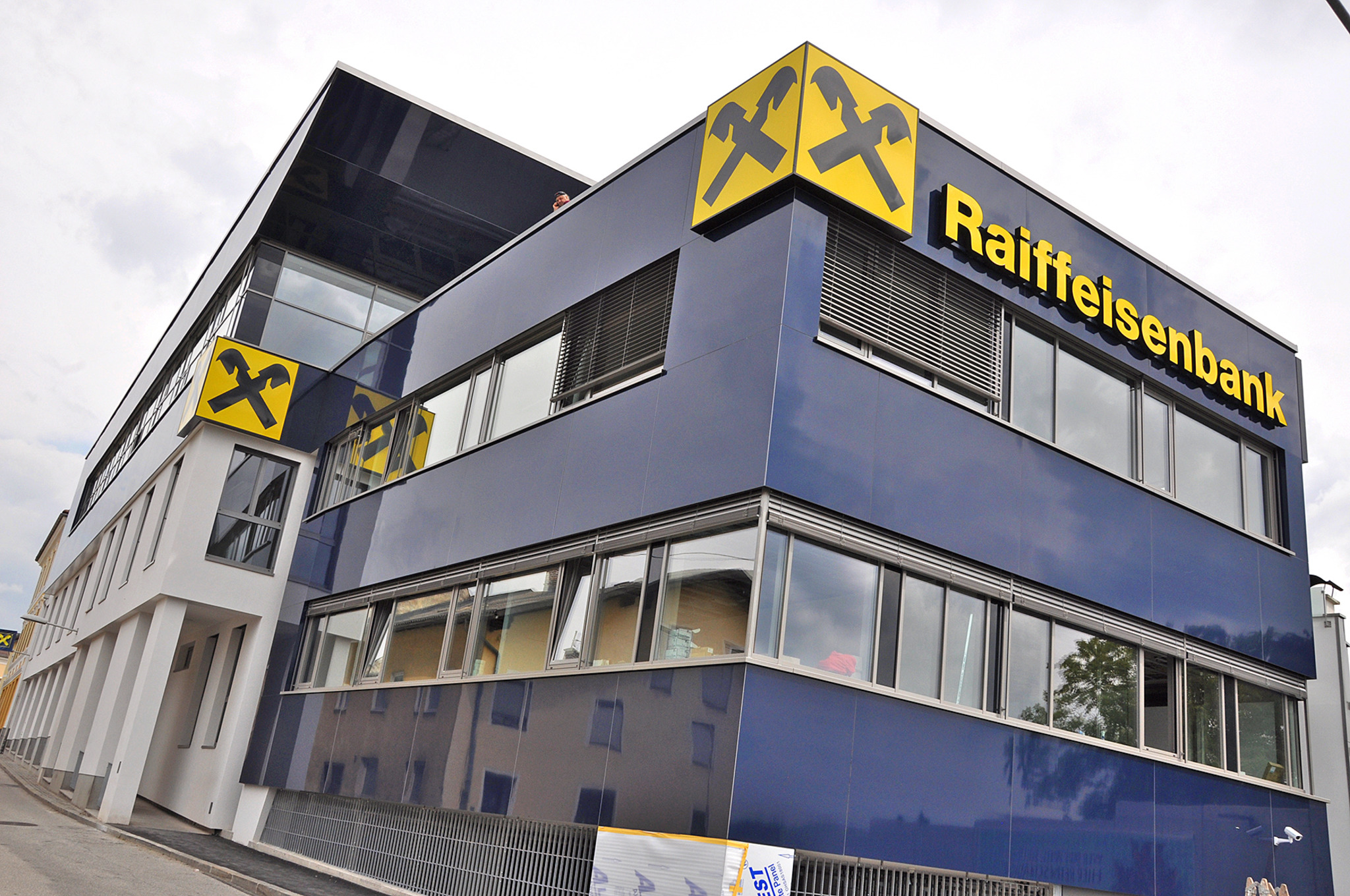 Raiffeisen öffnet (Tresor-) Tür - Rohrbach