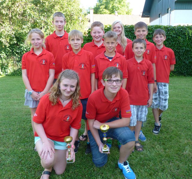 Auch in den Ferien ist die Hofkirchner Schachjugend aktiv.
Beim Hofkirchner Sommerturnier am 8. August konnten Lena Berndorfer und Daniel Märzendorfer (beide im Vordergrund) das Turnier für sich entscheiden.