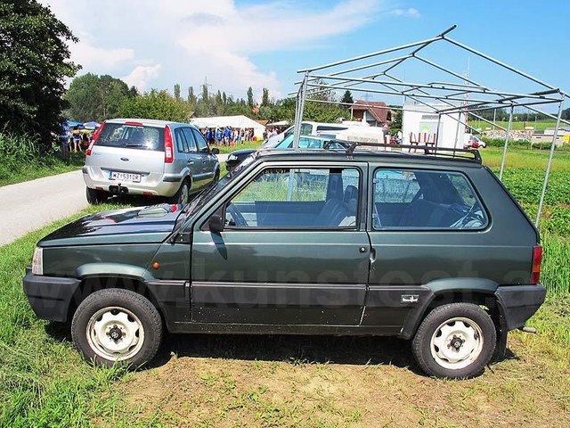 Stilgerechtes Begleitfahrzeug: Der Fiat Panda in der 4WD-Version hat seine Allradtechnik von Steyr-Daimler-Puch in Graz bezogen