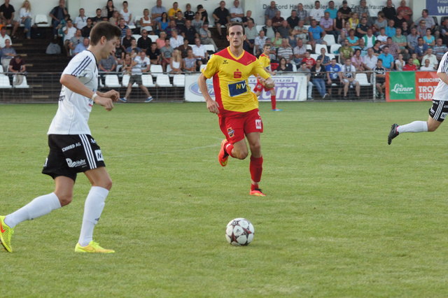 Zwettl-Rückkehrer Gregor Schmidt im gelb-roten Dress sicherte dem SCZ mit seinem Last-Minute-Treffer einen Punkt. | Foto: Patrick Mostböck/ fanreport.com