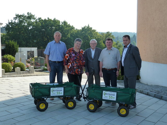 Josef Gassner, Waltraud Schusterbauer, Franz Stanger, Pfarrer Konrad Hörmanseder, Bürgermeister Anton Froschauer | Foto: Privat