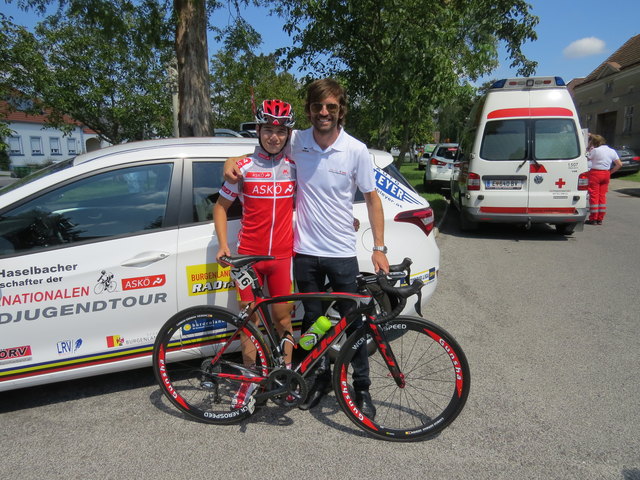 Der Oberwarter Jakob Oswald mit Radjugendtour-Unterstützer und früheren Teilnehmer Rene Haselbacher
