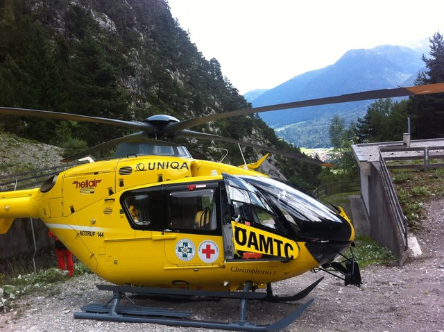 Notarzthubschrauber C1 in der Telfer Arzbergklamm. | Foto: Gabriel Wehinger