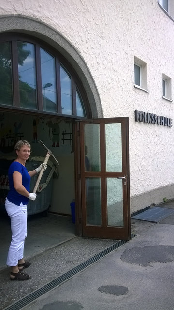 Selbst Schuldirektorin Ingrid Brandstätter erwartet die Schulsanierung mit Spannung. | Foto: Gemeinde Rainbach