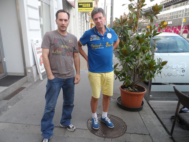 Die Mieter Sascha Putschi (l.) und Karl Vincenz vermuten Profitgier hinter der Räumung der Alserbachstraße.