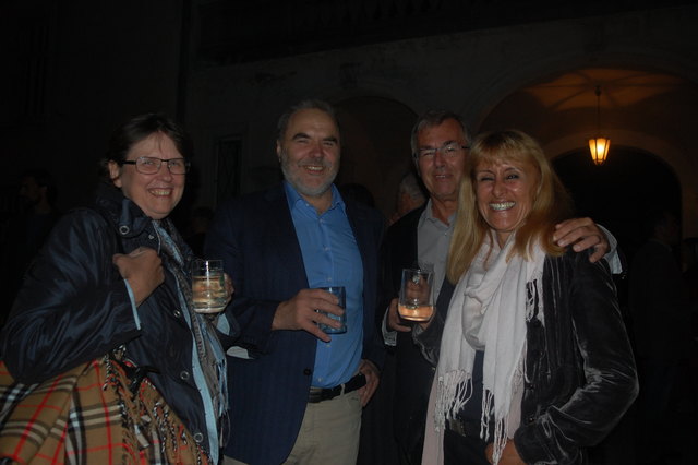 Maria und Leopold Kerbl mit Robert und Andrea Fröschl in der Pause des Theaterstücks