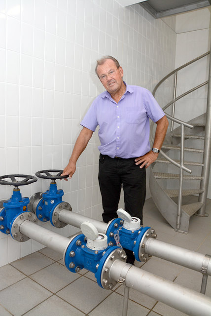 Bürgermeister Karl Dobnigg beim Lokalaugenschein im Hochbehälter im Kammerner Ortsteil Dirnsdorf.