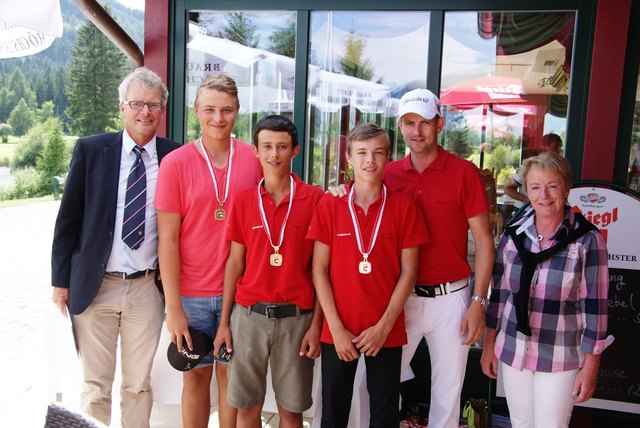 V.l.: SVG-Sportwart Leonhard Höck Leonhard, David Lattacher (GC Urslautal), Paul Kamml (GCC Klessheim), Tim Brandstätter (GC Römergolf), Landestrainer Ronni Schinnerl und Christa Pfeffer, Managerin GC Lungau. | Foto: SVG