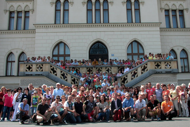 Franz Griesbacher (M.) begleitete den Fanclub zum Ausflug in die Stadt Feldbach.