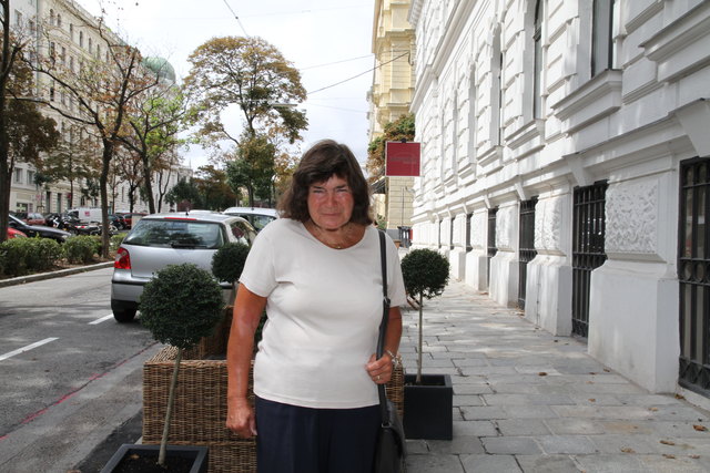 Bisher konnte Gertrude L. auf beiden Seiten der Nebenfahrbahn parken. Jetzt sind plötzlich 30 Stellplätze in der Kolingasse weg.