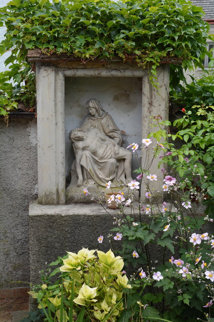 Mit sehr viel Liebe zum Detail hat die Purgstallerin ihre grüne Gartenoase gestaltet. | Foto: Roland Mayr