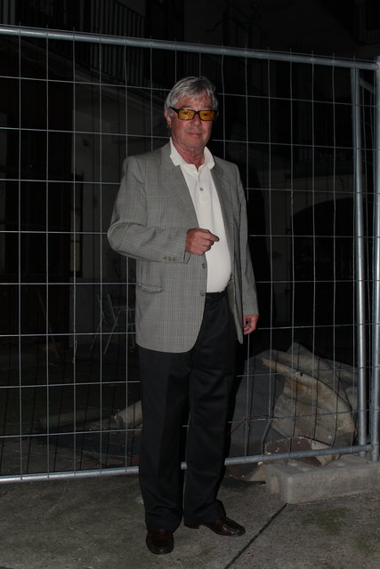 Ein Baugitter umsäumt die Baustelle im Innenhof.