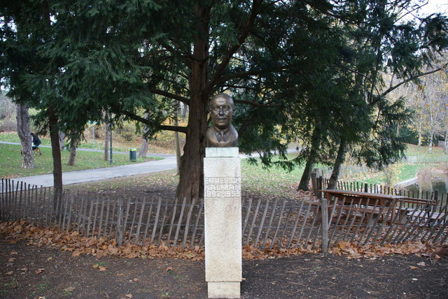 Denkmal: Im Türkenschanzpark wird damit an Emmerich Kálmán erinnert.