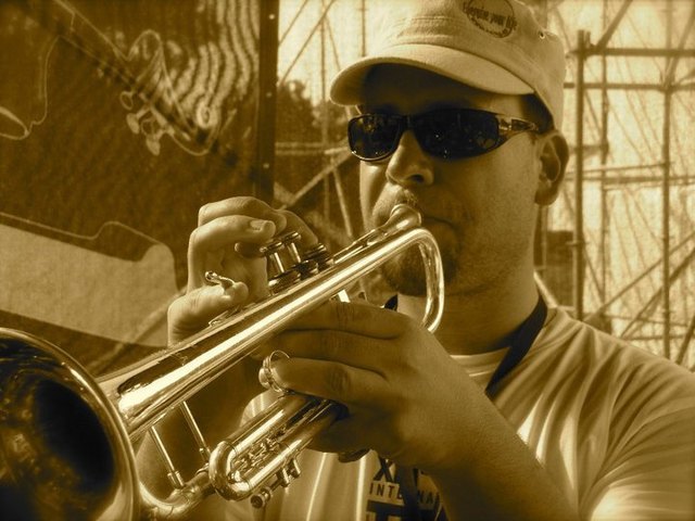 Mit "Scher di wos" und "Glückszeit" tritt er bei Kirchtagen, Feiern und Hochzeiten auf | Foto: KK