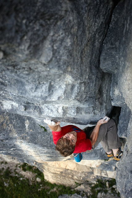 Initiator Peter Ortner beim Free-Solo-Klettern in den Dolomiten. | Foto: Martin Lugger