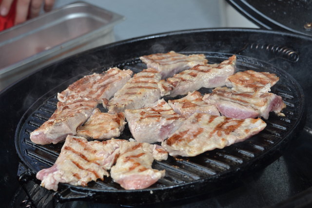 Es ging heiß her am Grill: Fleisch von spanischen Schweinen.
