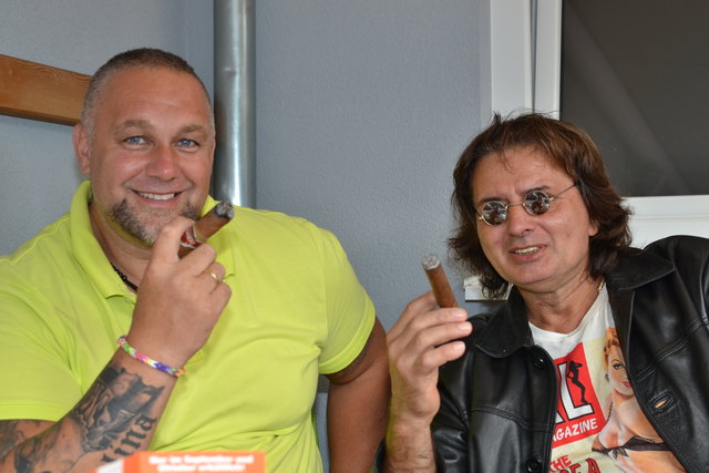 Franz Müllner und Künstler Adam Mielu Pakurar.