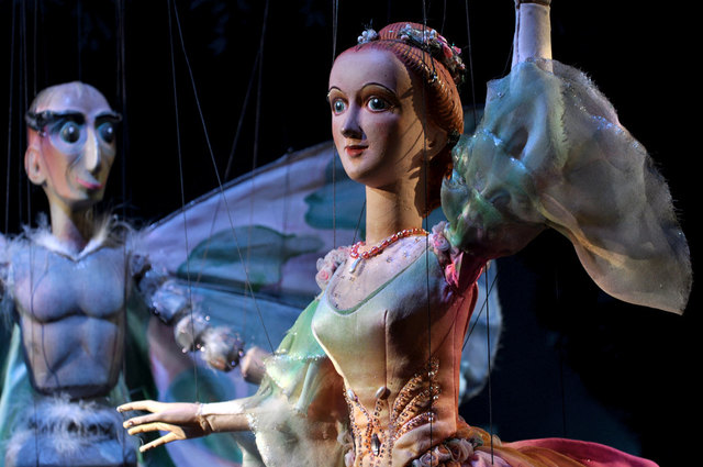 Szene aus Mozarts »Eine kleine Nachtmusik« im Marionettentheater Schloss Schönbrunn