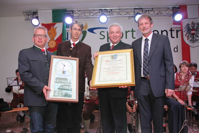 Ehrenbürgerschaft: Erhard Leperneg, Josef Schweigler, Ehrenbürger Hermann Schützenhöfer, Johann Schweigler.