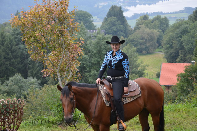 Johanna Wolf mit Pferd Choco