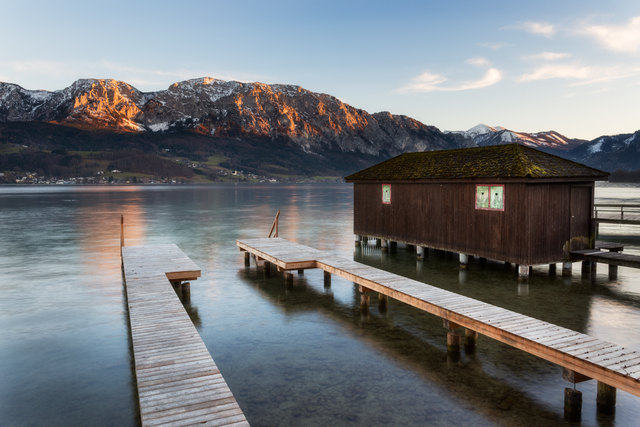 Im Zentrum der Fotoausstellung “Nah am Wasser” von Christian Sperr steht der Attersee in allen Stimmungen. | Foto: Christian Sperr