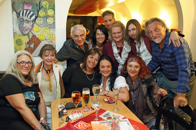 u.a. mit: Margit Arz, Helga Fanzott, Hamid Nematy, Eveline Ouschan, Johanna Kaiser-Olschnegger, Anni Lassnig, Brigitte Sandrisser, Martin Del Cardinale, Gerhard Lippitz