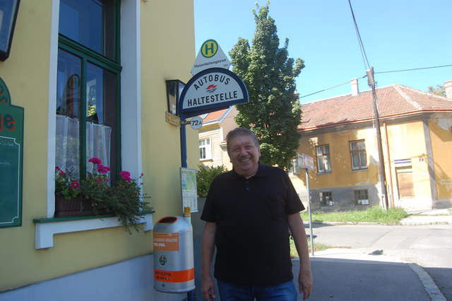 Ernst Baudisch fordert, dass der 72A  bis zum Betriebsschluss auch die Station Hasenleitengasse anfährt.