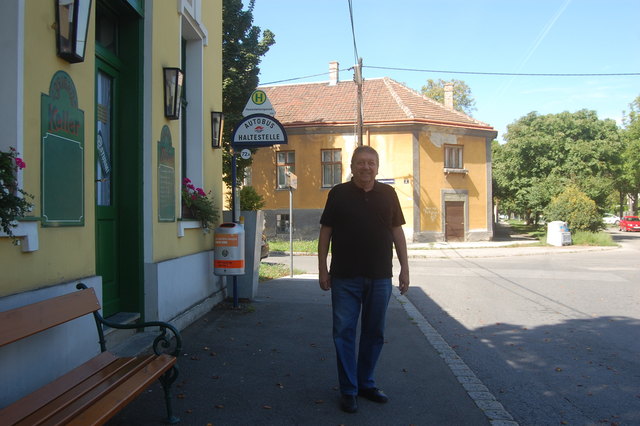 Ernst Baudisch fordert, dass der 72A  bis zum Betriebsschluss auch die Station Hasenleitengasse anfährt.