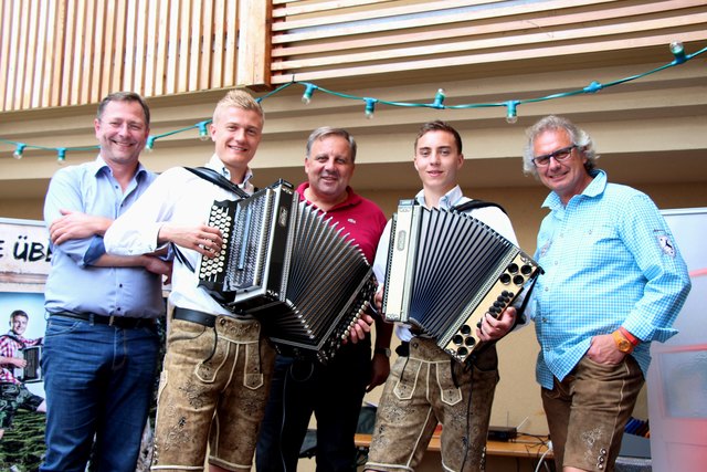 Hauptorganisator Hermann Großschedl (li.), Werner Gutzwar (Mitte) und Josi Thaller (re.) beim Augustini Straßenfest.