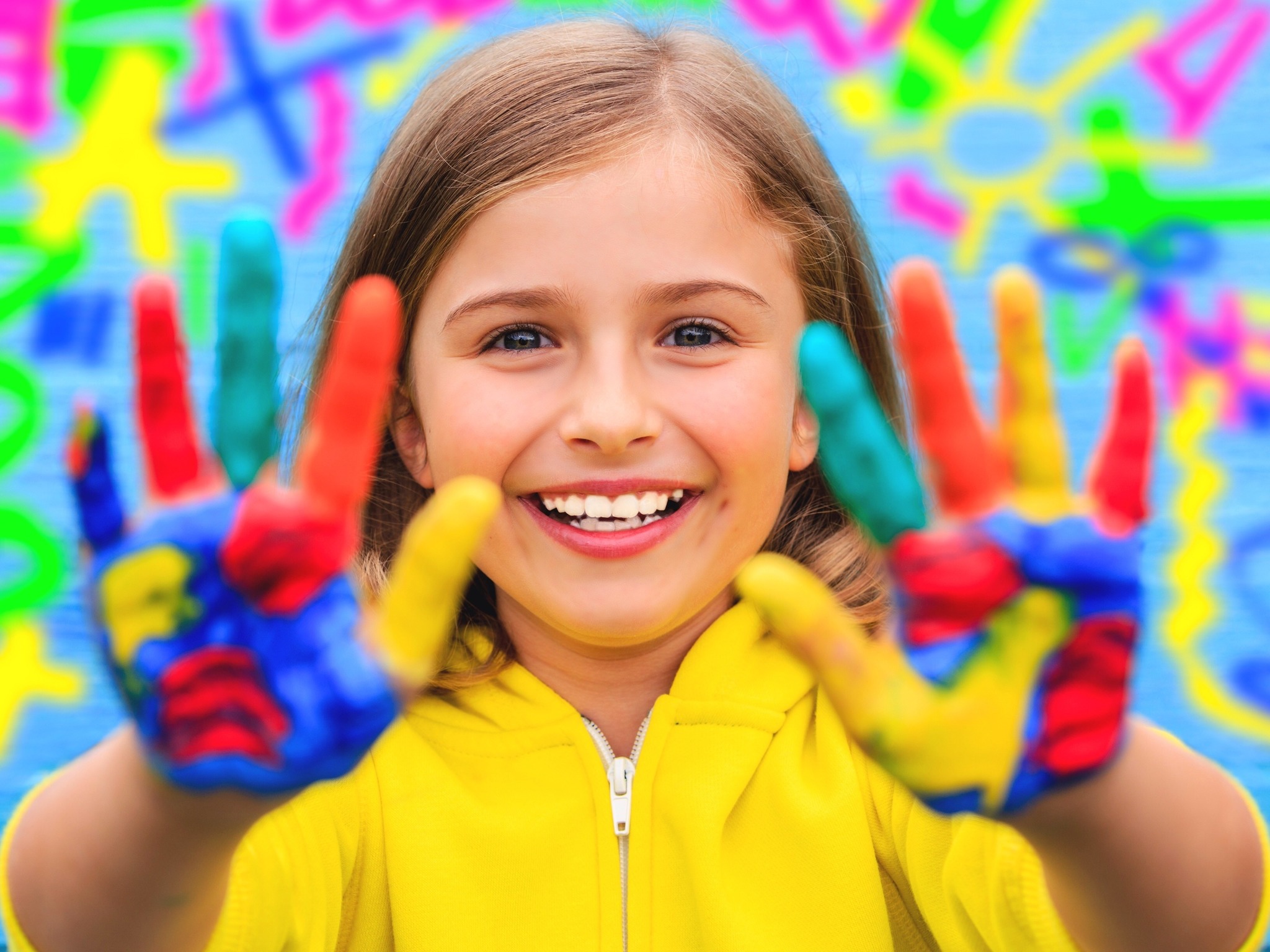 Хотите удивить друзей. Люди в российском ресторане смеются. Друзья удивлены. Машина времени кого ты хотел удивить альбом. Хотите удивить друзей.