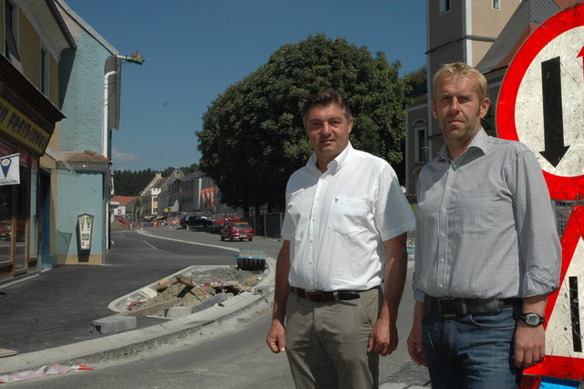 Geben Gas für Gnas: Bürgermeister Gerhard Meixner (l.) mit Johann Niederl von Swietelsky.