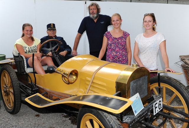 Trophy-Siegerin Anna Pirtscher, Stephany Sigott, Hans Georg Prix, Ewald Kosjek und Teresa Sigott (v. r.) | Foto: KK