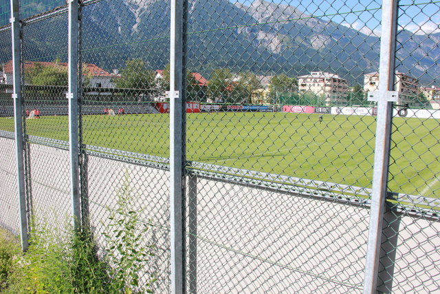 Das große Feld wird als Kunstrasen ausgeführt und muss vergrößert werden. | Foto: Gstraunthaler