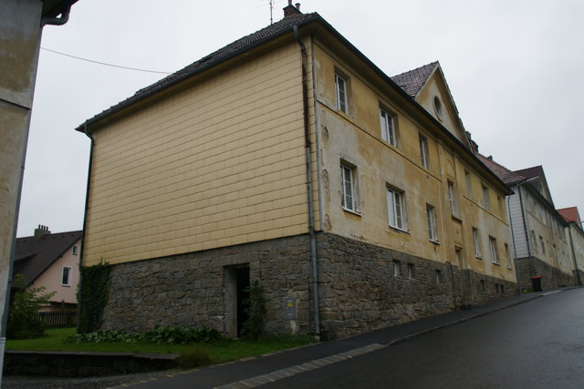 Am Stadtberg 23 in Heidenreichstein wohnte Magomed Z. für mehrere Monate in einer Wohnung, die wie das gesamte Haus dem ehemaligen FPÖ-Bezirksparteiobmann Albert Willert gehört.