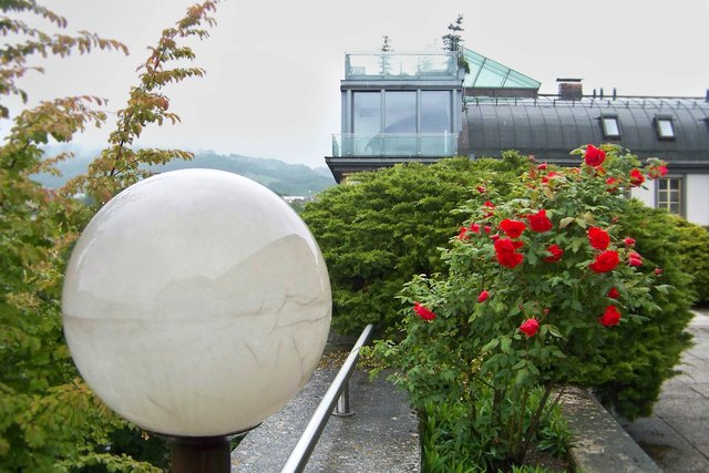 Die Etagen sind alle wie ein Park angelegt