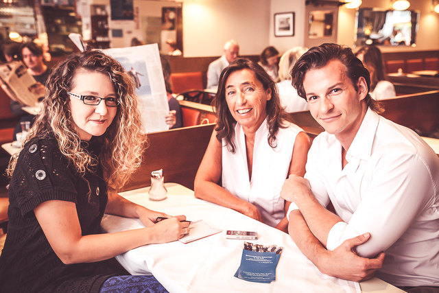 Judith Weinmann (Mitte) und Markus Muliar im Gespräch mit bz-Redakteurin Conny Sellner. | Foto: Cornelia Gillmann