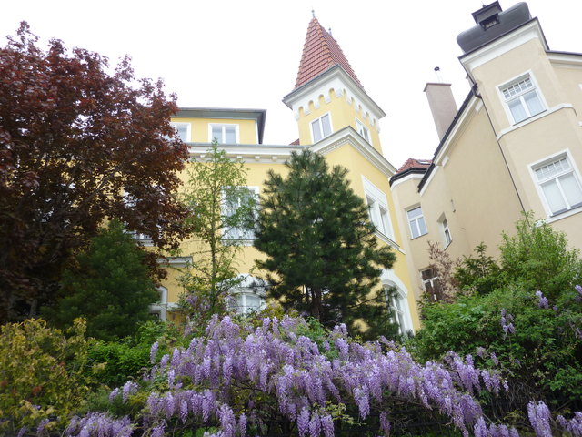 Romantisch: das schöne Schlösschen in der Gersthofer Straße.