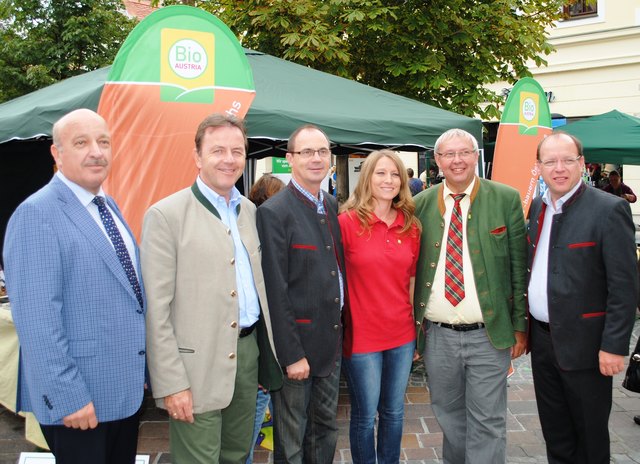 Positive Bio-Bilanz zogen Andreas Liegenfeld und Vertreter der Agrarpolitik beim Biofest in Eisenstadt. | Foto: Büro Liegenfeld