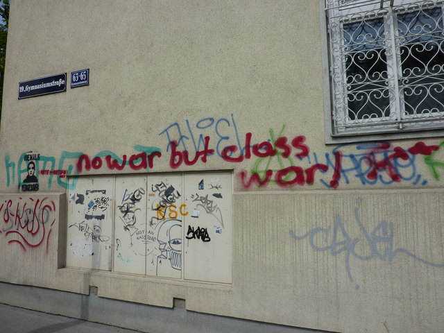 Gymnasiumstraße: Diese Mauer wurde für zweifelhafte Kunst missbraucht.