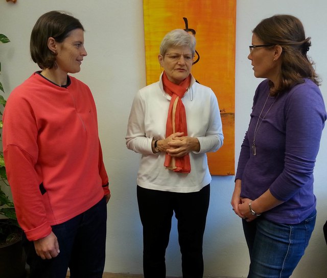 Trialog im Tiroler Oberland: Silvia Winkler, Mag. Maria Fischer und Mag. Alexandra Flür (v. l.). | Foto: Josef Wolf