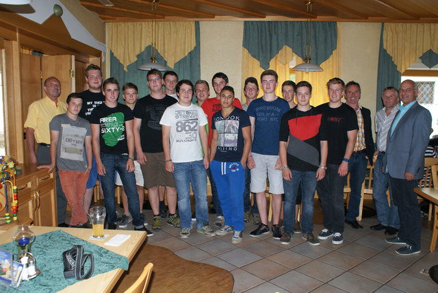 Die "Stellbuam" mit dem Obmann des Kameradschaftsbundes Sarleinsbach Franz Meisinger (ganz links) und den Bürgermeistern Roland Bramel, Sarleinsbach, Johann Ecker und Josef Scharinger. | Foto: Foto: privat