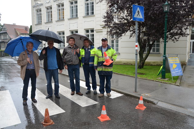 Am Foto v.l.n.r.:
Vizebgm. Rudolf Teix, Bgm. Franz Wohlmuth, GR Ewald Figl, Bauhofleiter Josef Eckl, Bauhofmitarbeiter Wolfgang Murrer | Foto: Stadtgemeinde Neulengbach