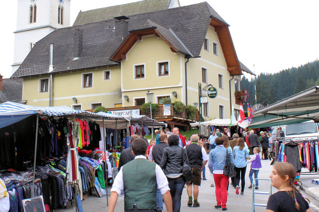 Der Hirschegger Birnkirta bot Musik, Unterhaltung, Aktionen, Traktorparade, Modenschau und viele Standln. | Foto: Cescutti