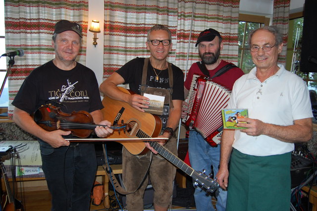 Die "Musikerhütte": Gasthaus Almfrieden auf der Hohen Wand. Live dabei: Markus Hackl mit Band.