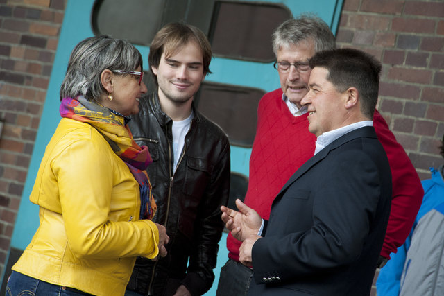 Oberösterreichs SPÖ-Chef Reinhold Entholzer sucht das Gespräch mit interessierten Bürgerinnen und Bürgern. | Foto: SPÖ OÖ