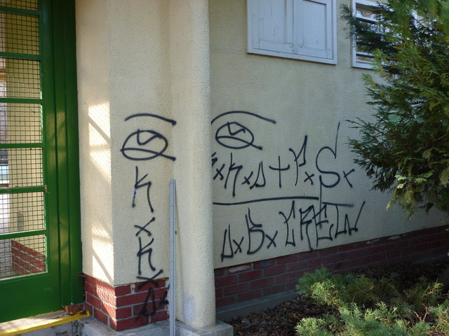 Die Mauern des Sommerbads im Währinger Bad wurden beschmiert.