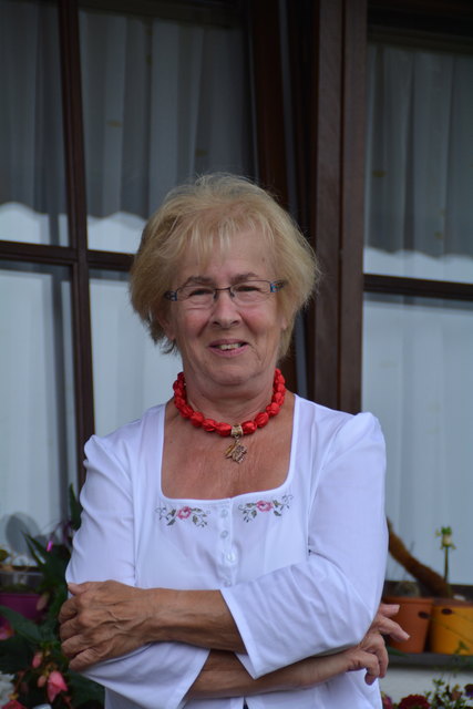 Silvia Putschögl genießt ihren Garten in Wieselburg, im Winter geht bastelt sie aus getrockeneten Pflanzen dekorative Geschenke.