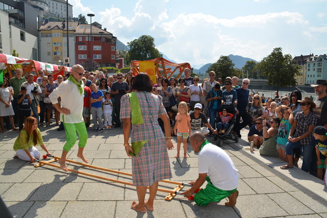 Begeistert waren die Besucher, neben dem leckeren Essen, auch von den zahlreichen Tanz- und Musikeinlagen.