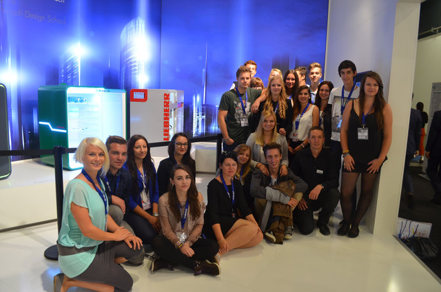 Die Schüler auf der Fachmesse IFA | Foto: KK
