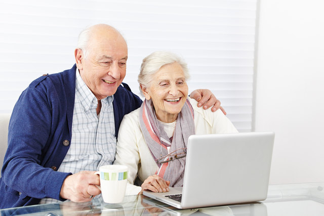 In jeder der Leondinger Tagesheimstätten wird den Senioren ein Computer mit Internetzugang zur Verfüfung gestellt. | Foto: Robert Kneschke/fotolia